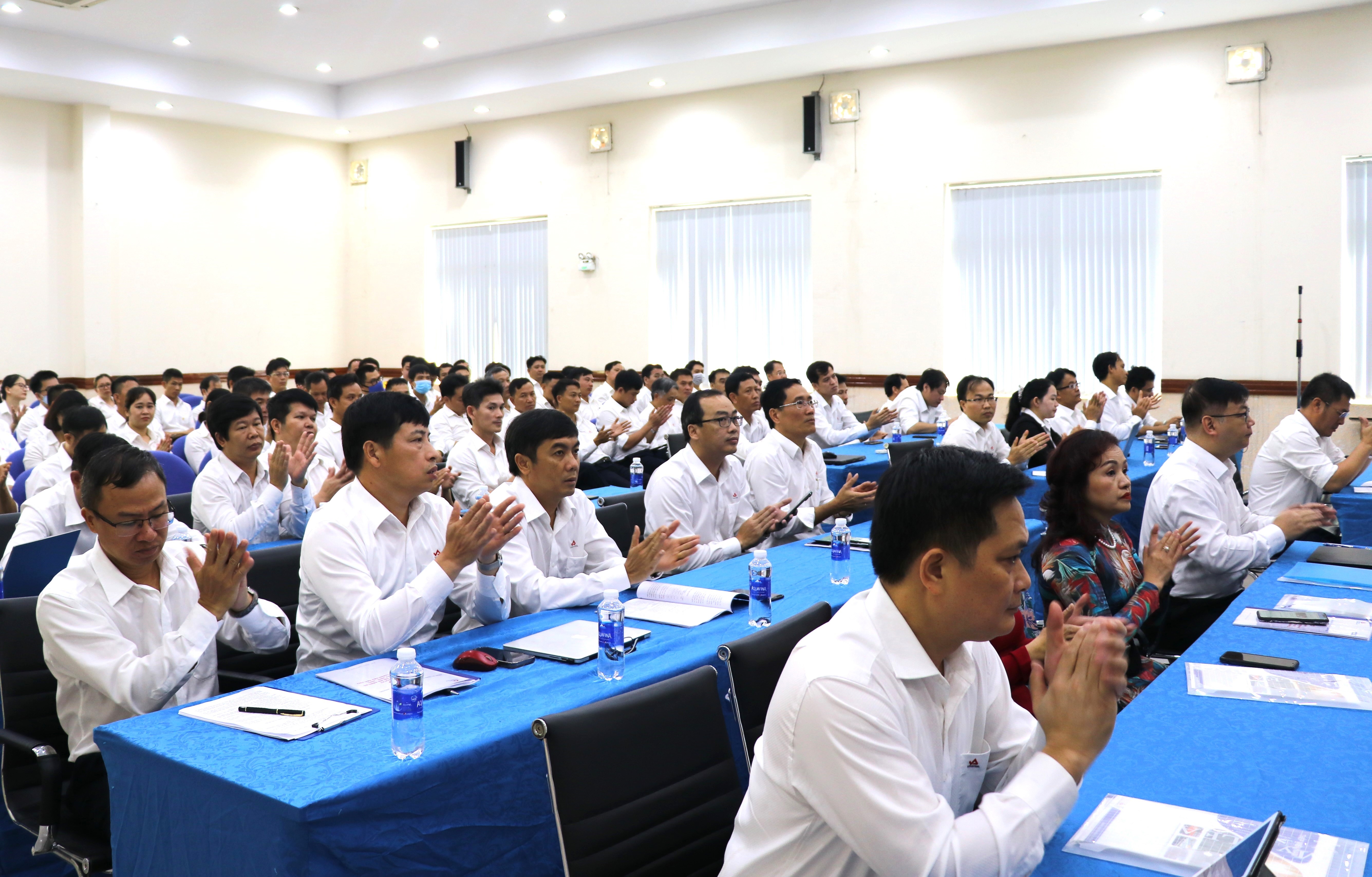Ảnh toàn cảnh hội trường