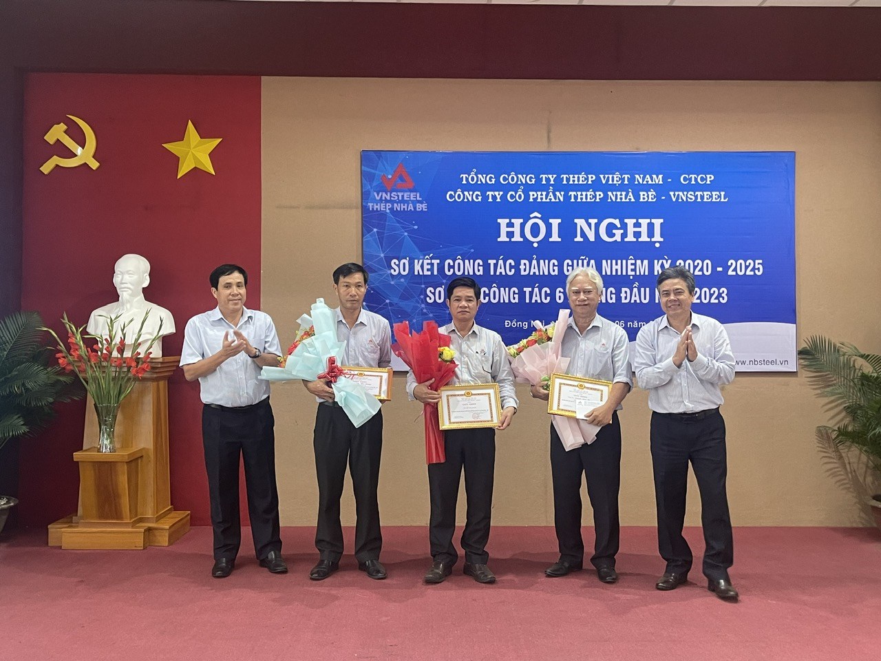 Khen thưởng