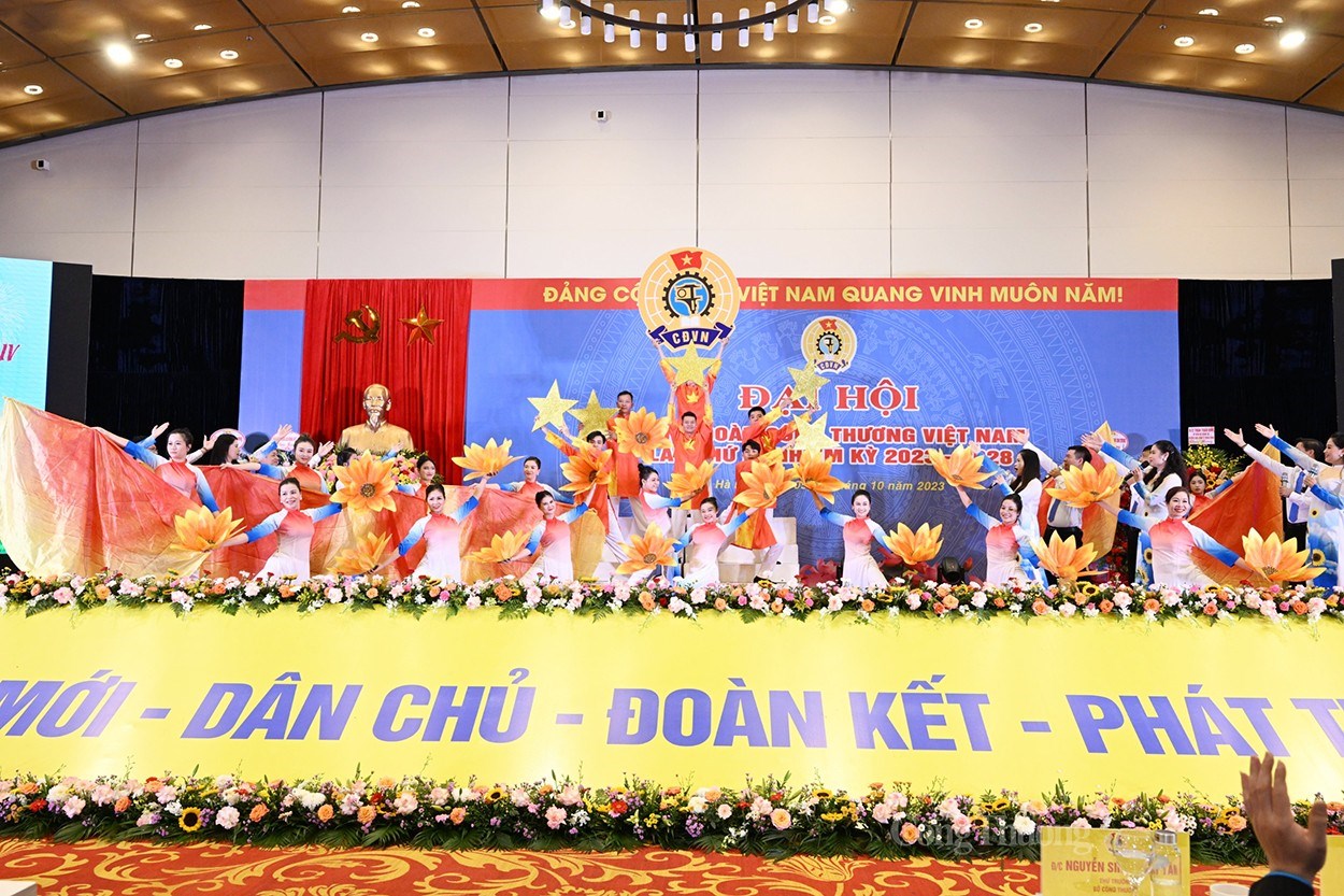 khai-mac-phien-trong-the-dai-hoi-cong-doan-cong-thuong-viet-nam-lan-thu-iv-nhiem-ky-2023-2028-20231006082705