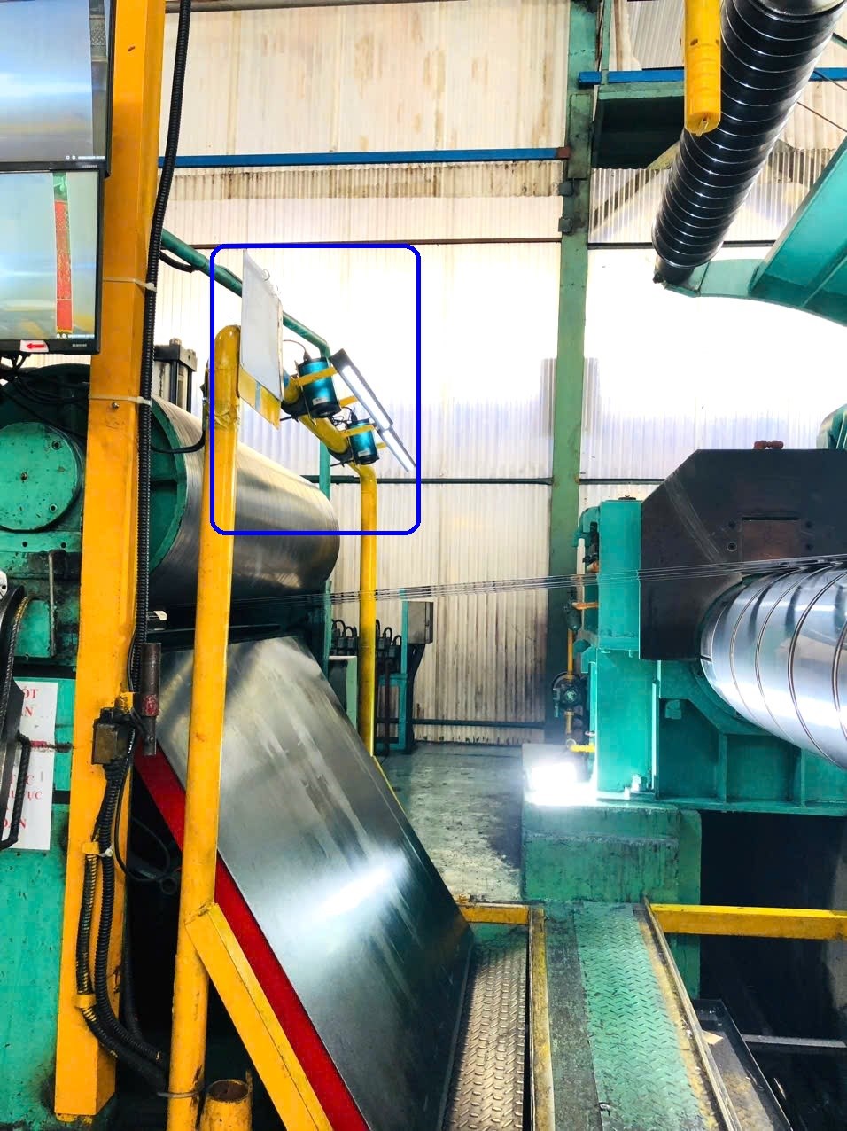02 Camera kiểm tra chất lượng mặt trên của dải thép (1)