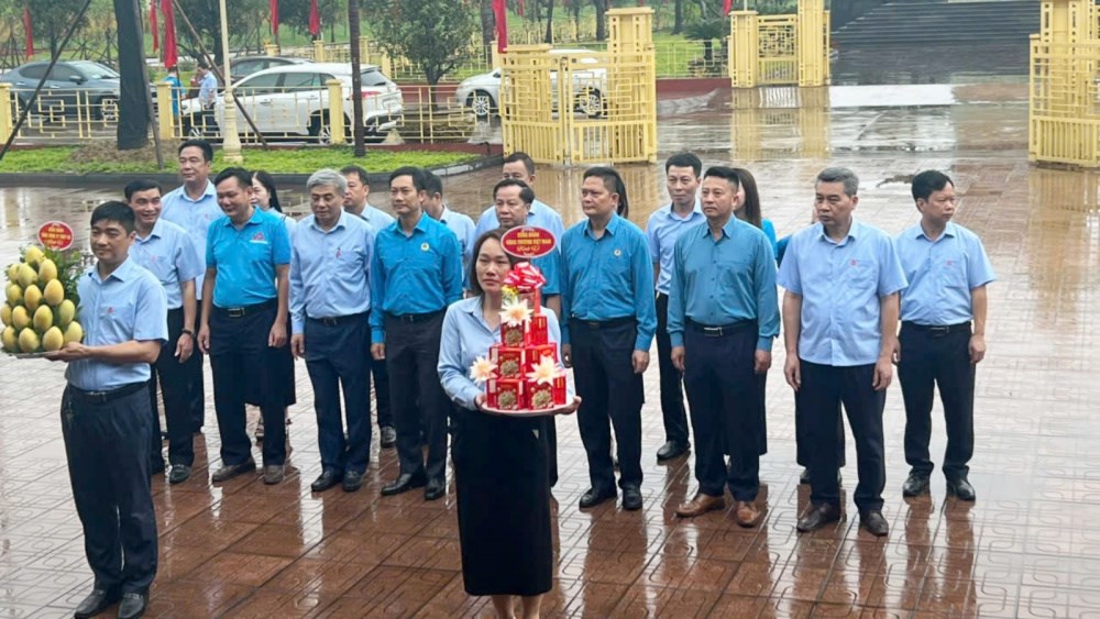 cong-doan-cong-thuong-tuong-niem-bac-ho-tai-khu-gang-thep-thai-nguyen_682acd9778679