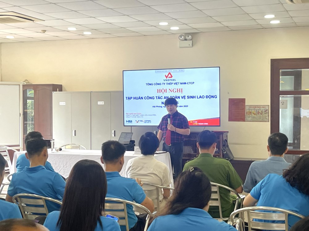 cong-doan-tong-cong-ty-thep-viet-nam---ctcp--to-chuc-tap-huan-atvsld-khu-vuc-mien-trung-va-trao-qua-cho-nguoi-lao-dong-thep-da-nang_682e9ba112c84
