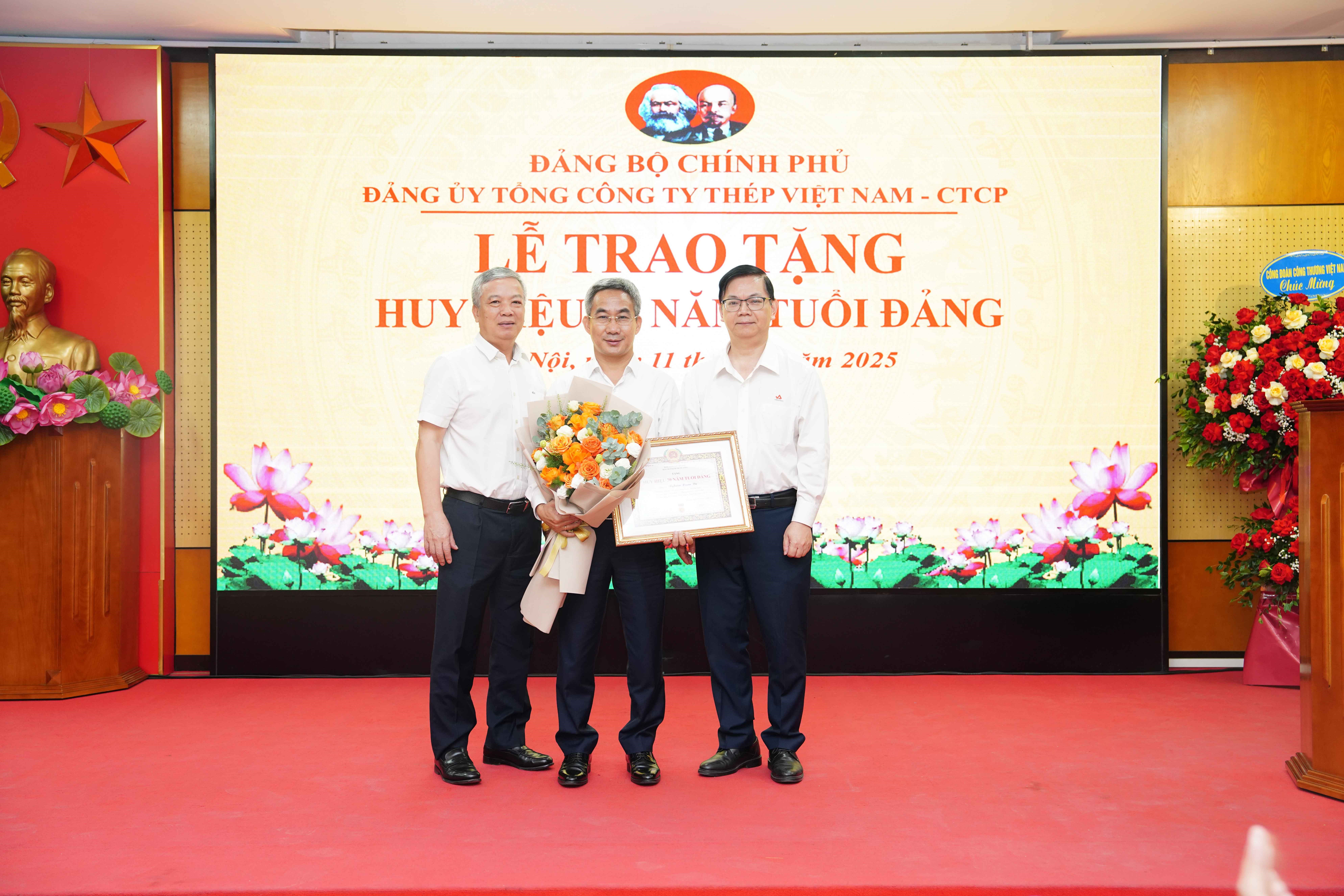 Trang-tang-HH-30-tuoi-dang