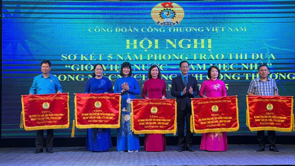 nu-cong-tong-cong-ty-thep-viet-nam-ctcp--xung-danh--bong-hong-thep_69bca8e8b98b5