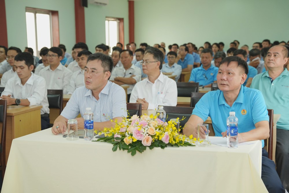 tong-cong-ty-thep-viet-nam-ctcp-to-chuc-lop-tap-huan-cong-tac-atvsld-phia-nam-nam-2026_6a5999868c668_1