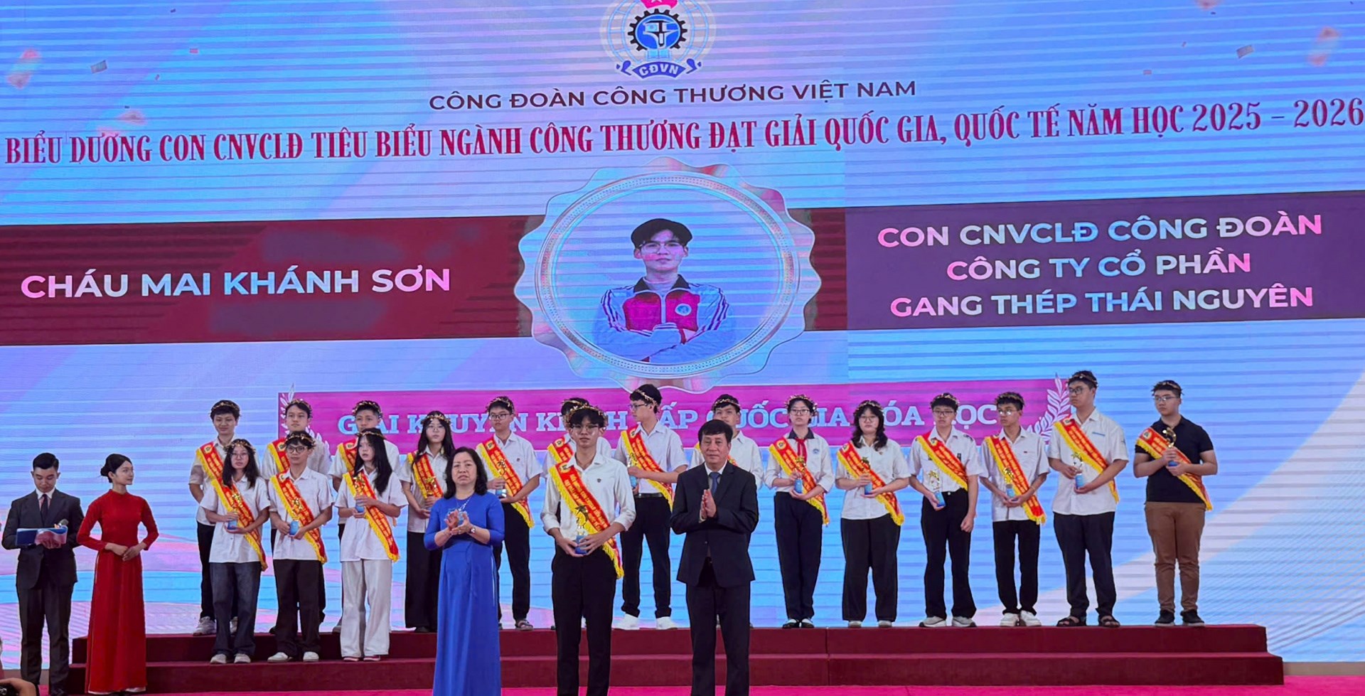 cha-me-cham-viec--con-cham-hoc--qua-ngot-cua-nguoi-lao-dong-tong-cong-ty-thep-viet-nam_6a8baa7919a5d